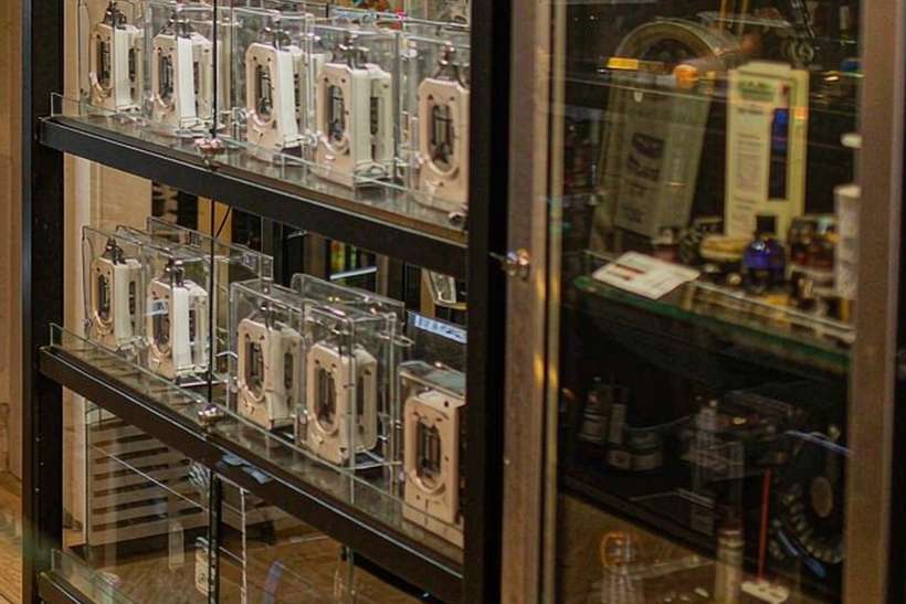 How to Store Elektronna Ya Sisgareta accessories — Middle East