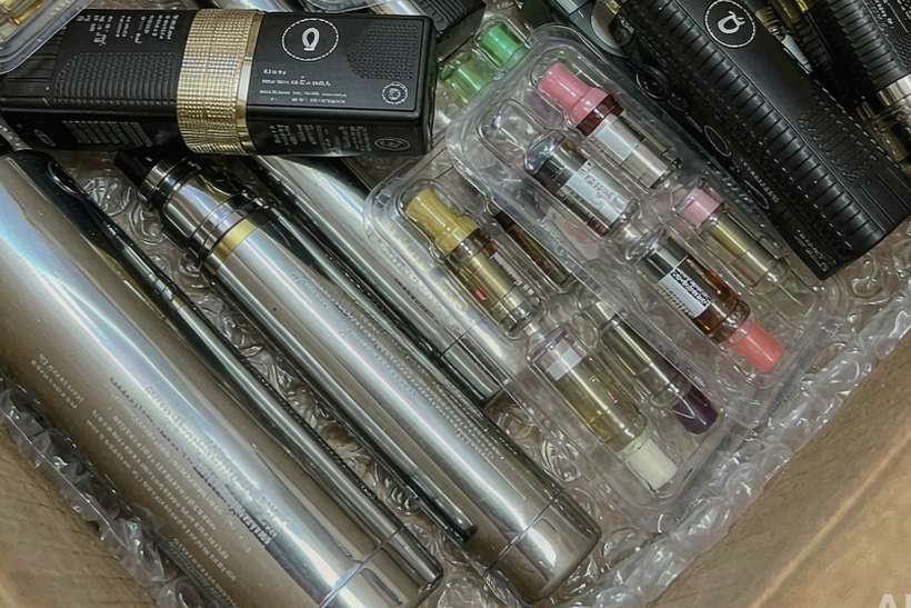 Launch Plan for Elektronna Ya Sisgareta pods — bulk case