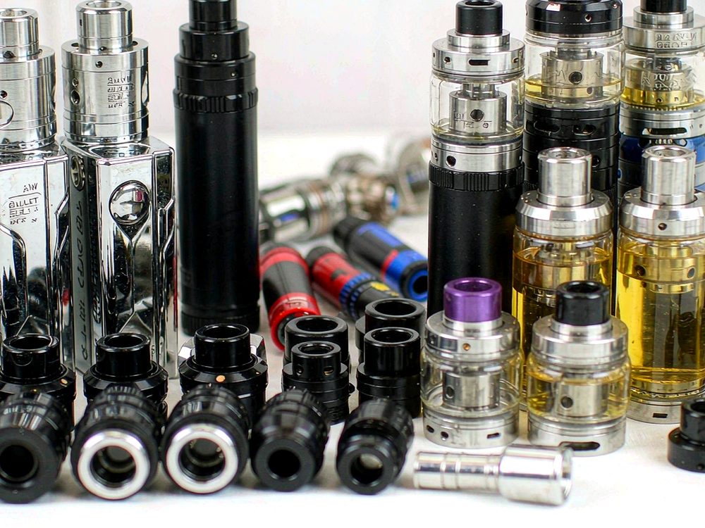 Restocking Elektronna Ya Sisgareta in Bangkok — bulk case