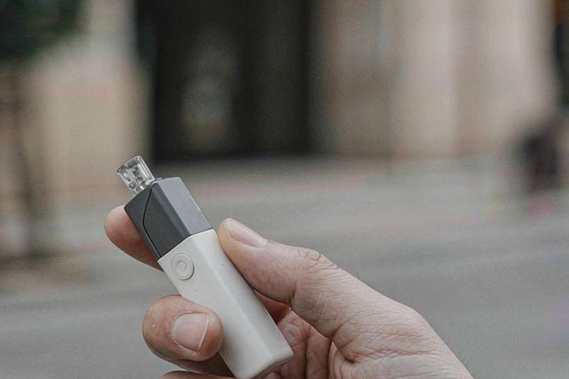 Restocking Elektronna Ya Sisgareta products in Bangkok — small parcel