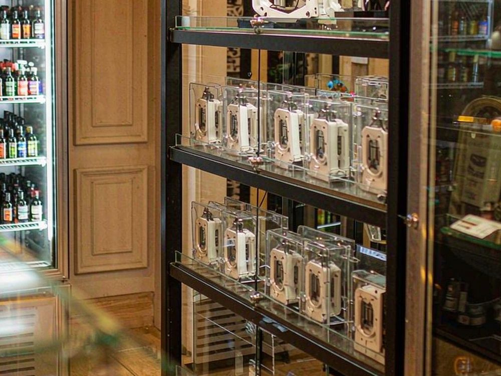 Restocking Elektronna Ya Sisgareta products in Bangkok — with fast shipping